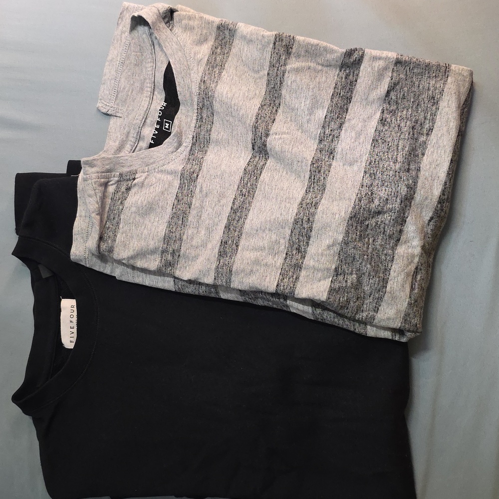 [Bundle of 2] FIVE FOUR Sweater & T-Shirt - Size M